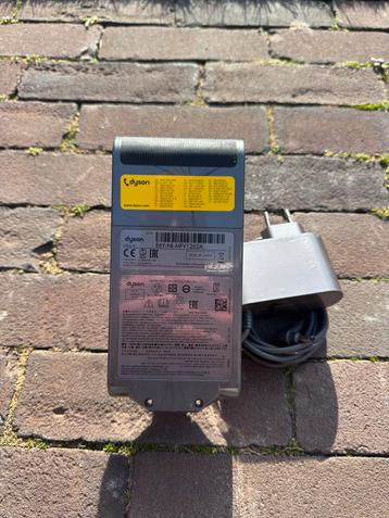 Dyson SV14 batterij met oplader beschikbaar voor biedingen