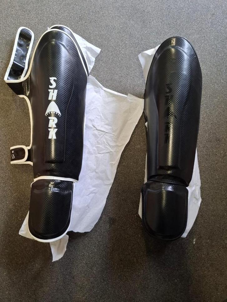 Nieuwe scheenbeschermers voorgevormd, Sport en Fitness, Boksen, Nieuw, Boksbeschermers, Ophalen