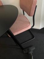 Zwarte tafel met 4 roze stoelen, Huis en Inrichting, Stoelen, Metaal, Vier, Zo goed als nieuw, Zwart