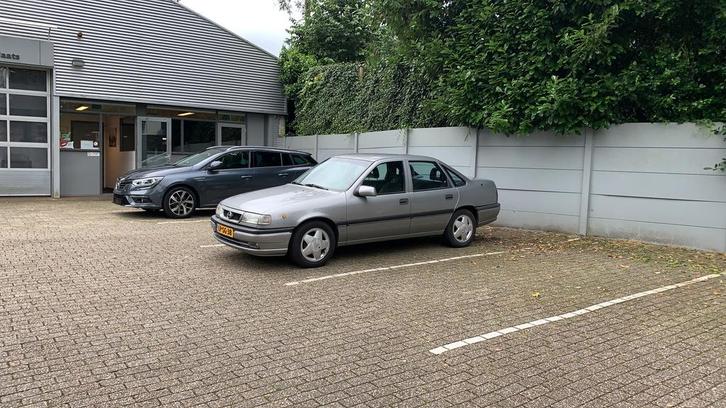 Opel Vectra 1.8 I E2 1995 Grijs, Auto's, Opel, Particulier, Vectra, Benzine, Sedan, Handgeschakeld, Origineel Nederlands, Zilver of Grijs