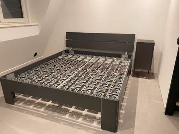 Bed Fresh grijs + hoofdbord + schotelbodems 160x200 beschikbaar voor biedingen