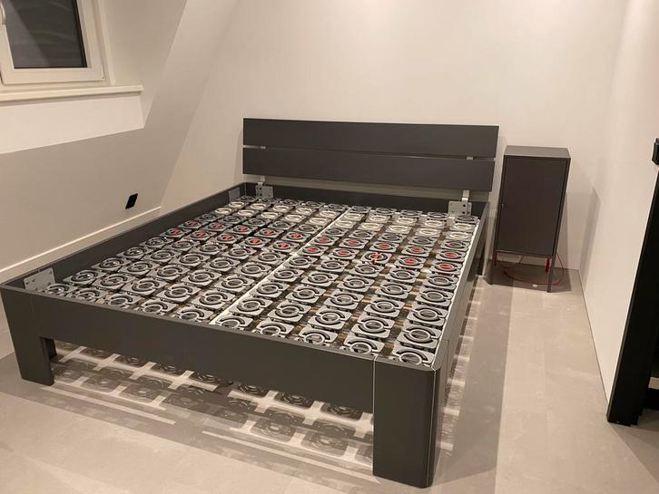 Bed Fresh grijs + hoofdbord + schotelbodems 160x200, Huis en Inrichting, Slaapkamer | Bedden, Zo goed als nieuw, Tweepersoons