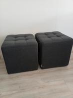 2 Antracietkleurige Poefjes, Ophalen