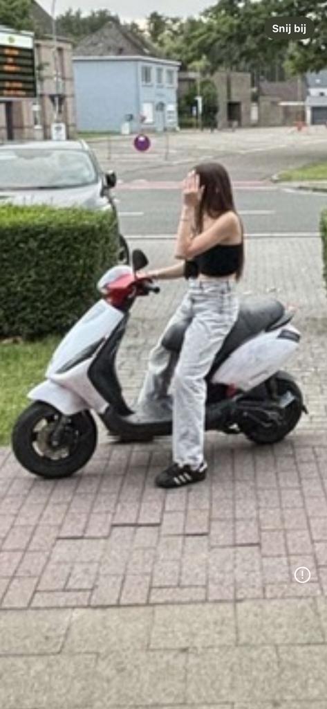Zip 2 takt, Fietsen en Brommers, Scooters | Piaggio, Zo goed als nieuw, Zip, Tweetakt, Ophalen
