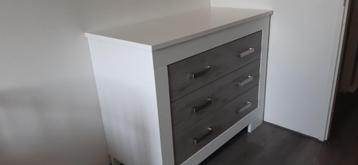 Commode en kast beschikbaar voor biedingen