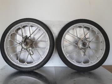 2 x snowflake wielen beschikbaar voor biedingen