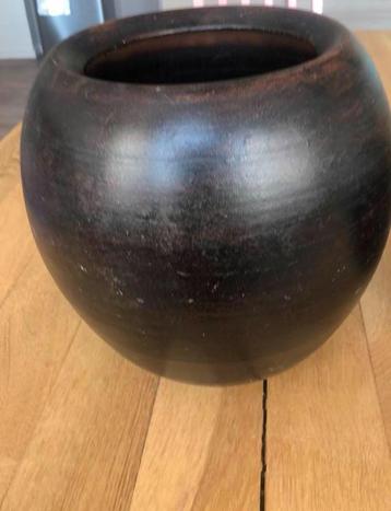 2 unieke bloempotten 26 / 21 cm hoog diameter 20 /16 cm beschikbaar voor biedingen