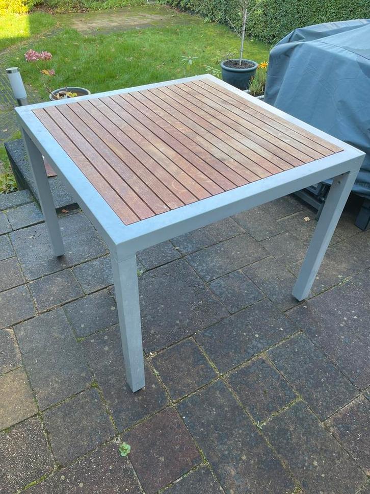 Tafel met hardhouten blad, Huis en Inrichting, Tafels | Bijzettafels, Gebruikt, Rechthoekig, 60 cm of meer, 75 cm of meer, Metaal of Aluminium