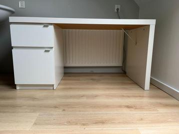 Ikea Malm bureau beschikbaar voor biedingen