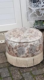 Vintage Bloemen Pouffe / kaptafel stoel /opslagruimte onder, Minder dan 50 cm, Gebruikt, Minder dan 50 cm, Ophalen of Verzenden