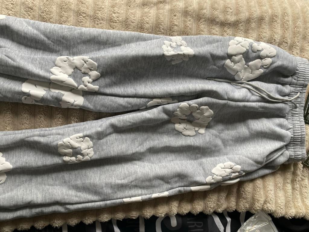 Denim Tears Broek Maat L, Kleding | Dames, Maat 42/44 (L), Nieuw, Ophalen of Verzenden, Grijs