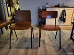 2 verschillende eetkamerstoelen, Huis en Inrichting, Stoelen, Ophalen, Gebruikt, Twee, Bruin