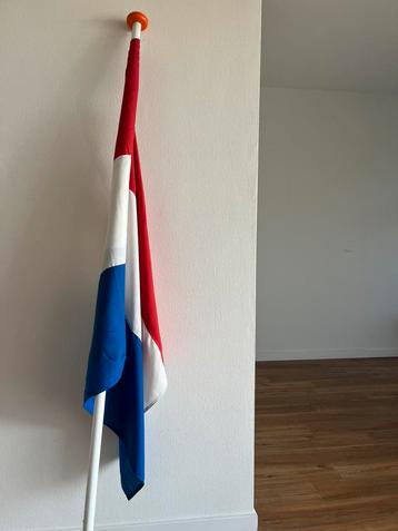 Vlaggenstok met vlag beschikbaar voor biedingen