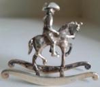 Zilveren miniatuur man op paard en hobbelpaard., Ophalen of Verzenden, Zilver