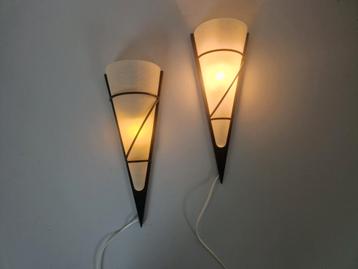 Een paar wandlampen design metaal glas.  beschikbaar voor biedingen