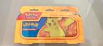 Pokemon tin met 2 paketjes, Ophalen of Verzenden