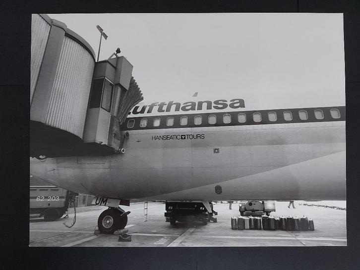 Lufthansa foto van de Boeing 707 uit 1983 (LU34), Verzamelen, Luchtvaart en Vliegtuigspotten, Gebruikt, Kaart, Foto of Prent, Ophalen of Verzenden