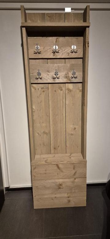 Steigerhouten kapstokkast met opbergruimte + 6 RVS haakjes beschikbaar voor biedingen
