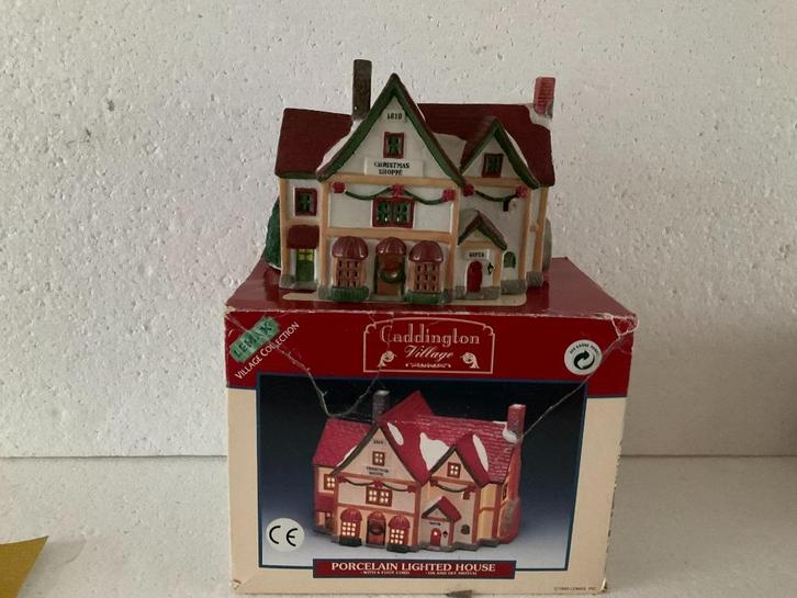 lemax 1996 -kerstdorp - christmas shoppe met verlichting, Diversen, Kerst, Zo goed als nieuw, Ophalen