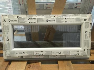 Kunststof kiep kozijn 100b x 50h cm RAL 9016 beschikbaar voor biedingen