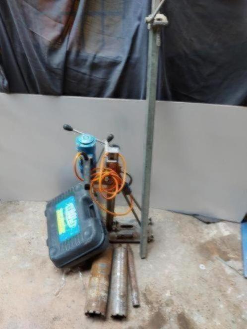 Diamantboormachine Tyrolit W20N  op statief en stampaal  en, Doe-het-zelf en Verbouw, Gereedschap | Boormachines, Zo goed als nieuw