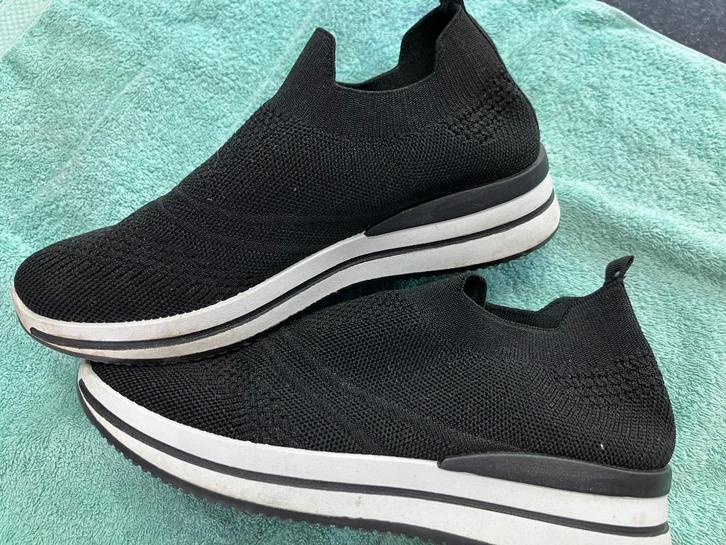 runin maat 41, Kleding | Dames, Schoenen, Zo goed als nieuw, Sneakers of Gympen, Zwart, Ophalen of Verzenden