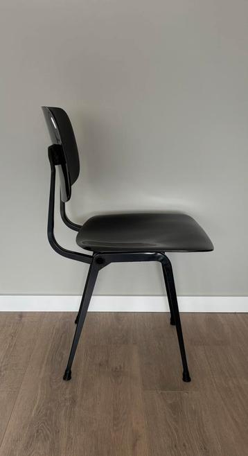 Ahrend de cirkel 85,-  hay revolt zwarte stoel Rotterdam beschikbaar voor biedingen