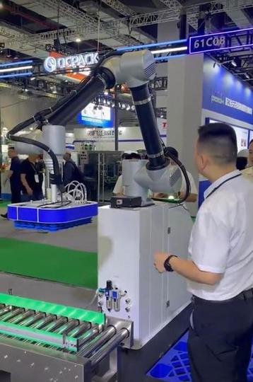 Cobot palletiser beschikbaar voor biedingen