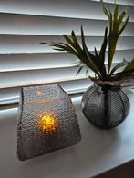 Grijs vaasje, accubak en kunsttak, Ophalen, Zo goed als nieuw