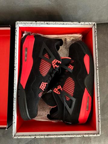 Jordan 4 red thunder beschikbaar voor biedingen