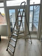 Altrex trap 8 treden, Doe-het-zelf en Verbouw, Ladders en Trappen, Ophalen of Verzenden, Zo goed als nieuw, Minder dan 2 meter