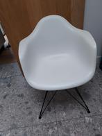 Witte Design Stoel van Vitra met Metalen Onderstel, Huis en Inrichting, Ophalen, Gebruikt, Wit, Metaal