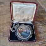 Antieke grote zilveren  medaillon  met Maria met kind, Antiek en Kunst, Antiek | Religie, Ophalen of Verzenden