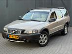 Volvo XC70 2.5T AWD AUT ComfortLine 2004 |Netjes|Thaak|Leder, Auto's, Volvo, Automaat, 1800 kg, Beige, XC70