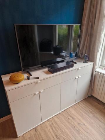 Handig kastje – ook ideaal als tv-meubel (IKEA Vihals) beschikbaar voor biedingen