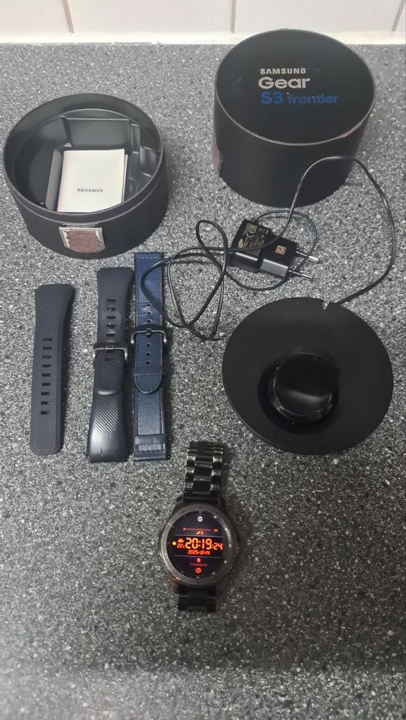 Samsung Gear S3 Frontier - Smartwatch defect, Sieraden, Tassen en Uiterlijk, Smartwatches, Gebruikt, Android, Zwart, Afstand, Calorieverbanding