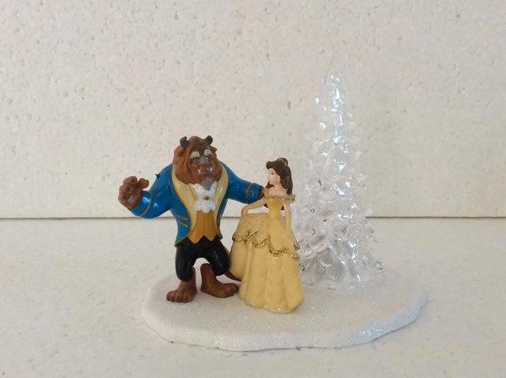 beeldje led kerstboom met Disney figuren van Belle en Beest, Verzamelen, Disney, Zo goed als nieuw, Beeldje of Figuurtje, Assepoester of Belle