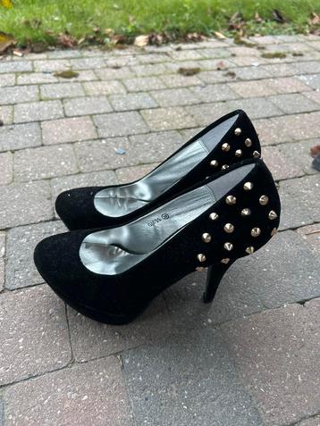 Zwarte Pumps met Gouden Studs - Maat 38 beschikbaar voor biedingen