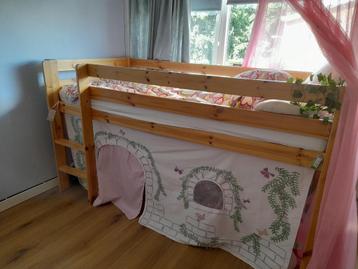 Middenhoogslaper bed beschikbaar voor biedingen