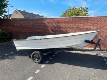 Polyester sloep inclusief motor beschikbaar voor biedingen