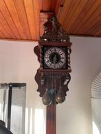 Mooie werkende Wandklok met Slinger, Antiek en Kunst, Ophalen