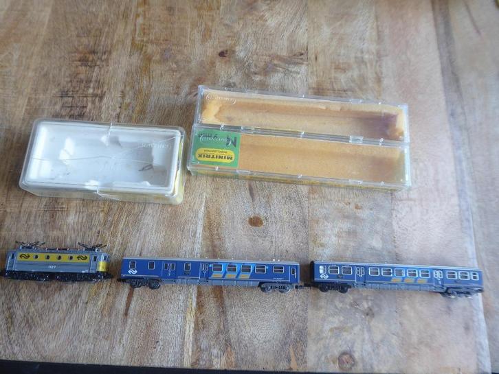 Minitrix Eloc 1100 met 2x plan E, Hobby en Vrije tijd, Modeltreinen | N-Spoor, Gebruikt, Wagon, Gelijkstroom, Trix, Analoog, Ophalen of Verzenden