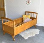 RETRO VINTAGE PEUTERBED uit de SIXTIES., Kinderen en Baby's, Kinderkamer | Bedden, Ophalen