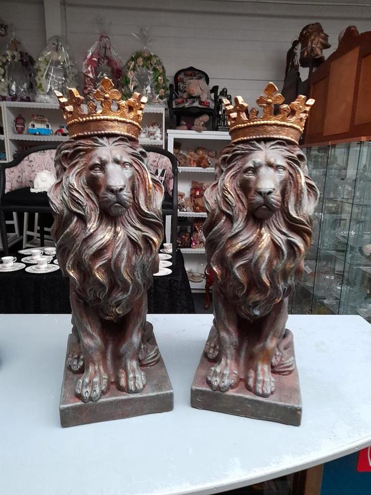 2 x leeuwen met kroon 85.00 p.s, Antiek en Kunst, Kunst | Beelden en Houtsnijwerken, Ophalen of Verzenden