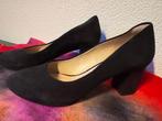 Halfhoge pumps, Clarks, maat 40, suede, zwart., Pumps, Zwart, Ophalen of Verzenden, Zo goed als nieuw