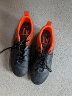 Nette voetbal schoenen maat 35, Doe-het-zelf en Verbouw, Ophalen of Verzenden, Zo goed als nieuw