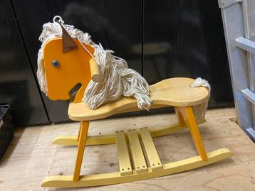 Vintage Houten Hobbelpaard beschikbaar voor biedingen