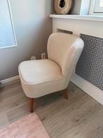 Bouclé stoel beige met bruine poten - perfecte staat!, Ophalen, 75 tot 100 cm, Zo goed als nieuw, 50 tot 75 cm