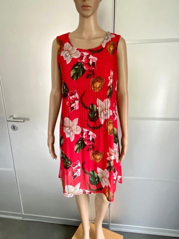 J334 Made in Italy maat M=38/40 jurk jurkje rood, Kleding | Dames, Jurken, Zo goed als nieuw, Maat 38/40 (M), Rood, Knielengte