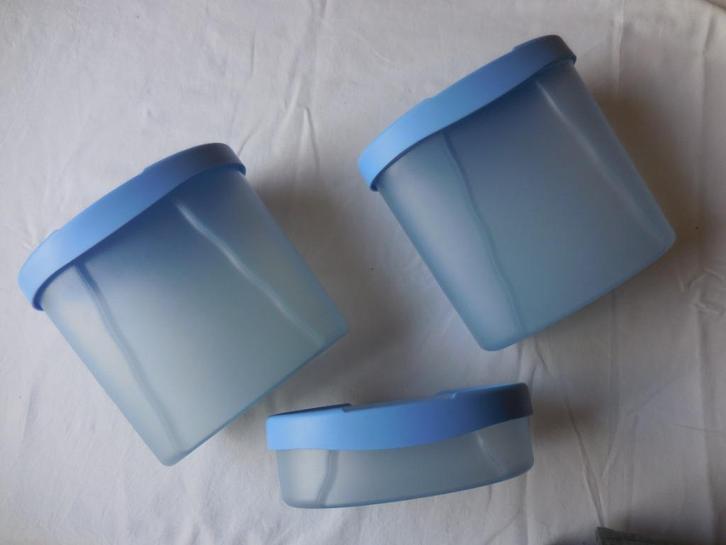 Drie Tupperware ovale voorraadbussen, Huis en Inrichting, Keuken | Tupperware, Zo goed als nieuw, Bus of Trommel, Blauw, Ophalen